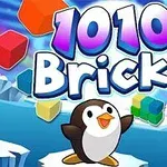 En pingvin står på is med fargerike, flytende blokker i bakgrunnen, under teksten 1010 Bricks