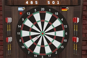 Dartskive med markører og poengtavle på toppen mot en murvegg