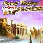 Storslåtte gamle strukturer og statuer med kort og teksten Ancient Wonders Solitaire mot en bakgrunn av lilla og rosa himmel
