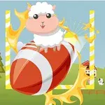 En tegneserie sau sitter oppå en stor amerikansk fotball med en bakgrunn som viser trær, en gård og dyr
