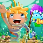 En glad havfrue med blondt hår og trident svømmer i en fargerik undervannsverden med koraller og sjøgress, mens fargerike blokker svever i bakgrunnen sammen med teksten Aqua Blocks