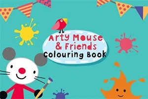 Tegneseriefigur med museører holder en malerkost, omgitt av fargerike flagg og sprutende malingsflekker, med teksten Arty Mouse & Friends Colouring Book i midten