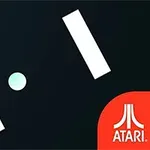 To hvite rektangler på svart bakgrunn med en liten hvit kule i midten og et Atari-logo i nedre høyre hjørne