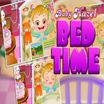 Et smilende barn med kort hår og blå pysjamas sitter ved siden av store lilla bokstaver som sier Bed Time, omgitt av bilder av barnet som sover og leser bok