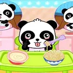 En pandafigur sitter ved et bord med en bolle spaghetti og en gaffel, med to tenkebobler som viser pandaen som spiser andre retter