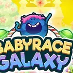 Fargerik illustrasjon med en blå, smilende figur med rosa hår ovenfor teksten BABYRACE GALAXY mot en bakgrunn med regnbuer og trær
