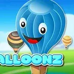 Blå luftballong med ansikt og smil, omringet av andre fargerike ballonger mot en bakgrunn av blå himmel og grønne åser, med ordet Balloonz nederst