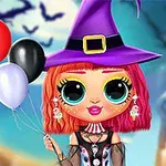 En dukke kledd som heks med lilla hatt, holder ballonger i et halloween-tema landskap med gresskar i bakgrunnen