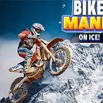 En motorsyklist i action på en snødekket fjellbakgrunn med teksten Bike Mania on Ice på toppen