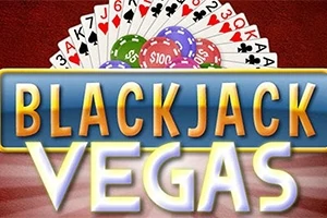 Kortstokk og pokerchips på en rød bakgrunn med teksten Blackjack Vegas i forgrunnen