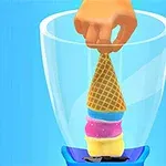 En hånd plasserer en iskremkjeks med fargerike iskremkuler i en gjennomsiktig blender