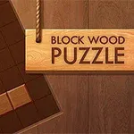 Trebokstaver er arrangert i et puslespill på en mørk trebakgrunn, ved siden av et treskilt med teksten Block Wood Puzzle