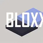 To rektangulære blokker, en lys blå oppå en mørk, med teksten BLOXX over