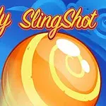 Fargerik bakgrunn med store sukkertøy i forgrunnen og teksten Candy SlingShot øverst