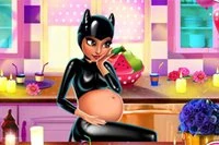 Catwoman Pregnant: Bli med Catwoman på en superhelt-graviditetsreise
