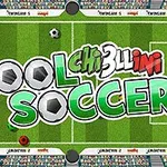 Et grønt bord formet som en fotballbane med teksten Pool Chillin Soccer i midten og fargerike baller rundt