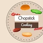En sirkel med ulike ingredienser som en bolle, salat, tomater, kjøtt og brødskive rundt teksten Chopstick Cooking