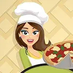 Kvinne i kokkelue holder en pizza med tomatsaus, ost og basilikum foran en mønstret bakgrunn