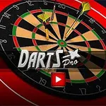 En dartskive med tre piler midt i, omringet av en rød kant, med teksten Darts Pro og en spillknapp i forgrunnen