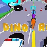 En person rir på et dinosaur-lignende vesen langs en vei med politibiler og trafikkjegler, med teksten Dino Rush i forgrunnen
