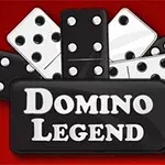 Domino-brikker i svart og hvitt arrangert mot en rød bakgrunn med teksten Domino Legend i forgrunnen