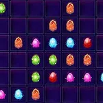 Fargerike egg i et rutenett med mørk bakgrunn