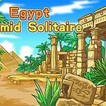Tegnet bilde av en egyptisk ørken med pyramider, palmer, en sfinxstatue og ruiner av templer