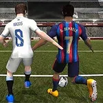 To fotballspillere løper side om side på en gressbane inne på et stadion, den ene i hvit drakt og den andre i blå og rød stripet drakt
