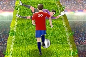 Fotballspiller i rød drakt med nummer 10 dribler en ball oppover en gresskledd rampe mens en keeper i lilla forsøker å stoppe ballen i et stadion fylt med publikum