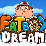 En tegneseriefigur med rødbrunt hår og caps står bak teksten FATBOY DREAM mot en bakgrunn av blå himmel og skyer