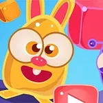 To fargerike og animerte karakterer med store øyne og glade uttrykk, omgitt av fargerike geometriske former mot en blå bakgrunn