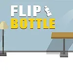 En lampe, et bord og en stol i et rom med teksten Flip Bottle og en flaske i bevegelse