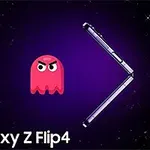 En rosa spøkelse med et sint ansikt ved siden av en Samsung Galaxy Z Flip4 på en lilla bakgrunn med stjerner