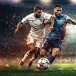 To fotballspillere i kamp om ballen på en opplyst fotballbane