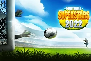 Fotballbane med en ball som flyr mot et mål, og en keeper som strekker seg etter den, med teksten Football Superstars 2022 mot en blå himmel