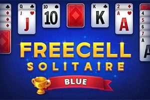Kortspilllayout med synlige kort, teksten Freecell Solitaire Blue i sentrum, og et lite trofésymbol