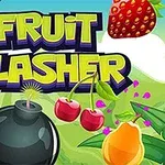Fargerik illustrasjon av frukt som plomme, kirsebær, jordbær og mango med en eksplosiv bombe i midten, og teksten Fruit Slasher i bakgrunnen