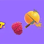 En lilla bakgrunn med teksten Fruit Slice, en bringebær og en appelsin som blir kuttet av en kniv