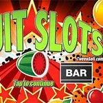 Fargerikt bilde med teksten FRUIT SLOTS, omgitt av symboler som en bjelle, vannmelon, bar-skilt og stjerner