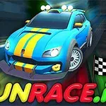 Blå bil med gule striper i fart mot et målflagg, med teksten FUNRACE