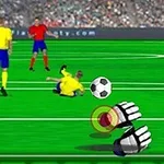 To fotballspillere i gule drakter og en i rødt med en ball på en grønn fotballbane, med keeperhansker i forgrunnen