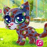 En tegnet katt med store øyne står på en plen med rosa blomster på kroppen, mens en hånd peker på forskjellige pleieverktøy ved siden av