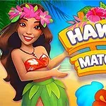 Kvinne med blomsterkrans og fargerik drakt smiler foran en plakat med teksten Hawaii Match 4 i tropisk strandmiljø