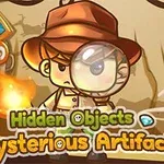 En tegnet karakter med hatt og forstørrelsesglass står i et eventyrlig landskap med teksten Hidden Objects Mysterious Artifacts foran