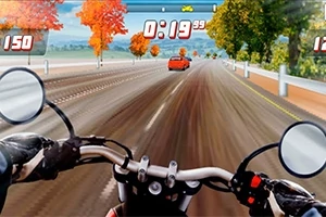 Førstepersons perspektiv av en motorsykkeltur på en vei med oransje og grønne høsttrær langs sidene