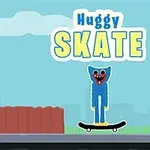 En blå tegneseriefigur med bredt smil står på et skateboard foran teksten Huggy Skate på en bakgrunn med skyer og bygninger