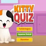 En tegneserie-katt med flekker sitter smilende på et bord ved siden av teksten Kitty Quiz, omgitt av stjerner i et rosa kjøkkenmiljø
