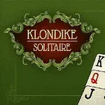 Kort med kongen, dronningen, knekt, og tallene fem og fire på en grønn bakgrunn med dekorative elementer