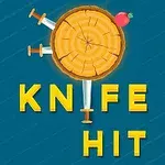 Et trestubbe-mål med tre kniver kastet inn og en eple plassert på stubben, med teksten KNIFE HIT under