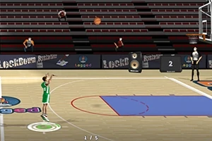 En basketballspiller i grøn drakt skyter mot kurven på en tom bane med tribuner i bakgrunnen